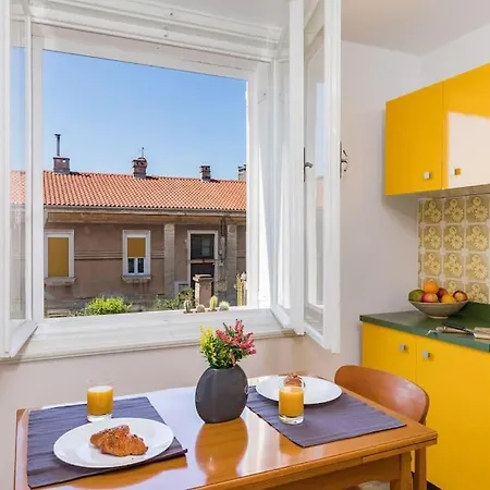 Quirky Arena With Parking * Pula