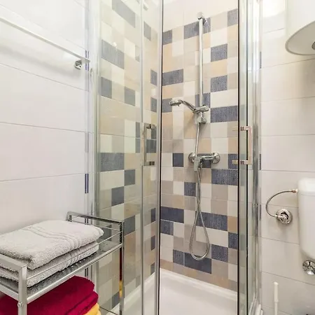 アパート Quirky Arena With Parking プーラ