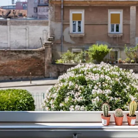 Quirky Arena With Parking * Pula