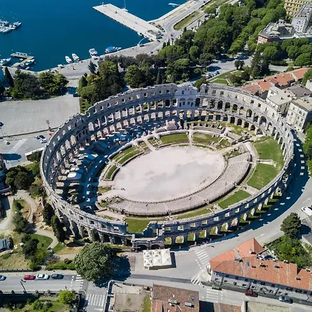 Quirky Arena With Parking *