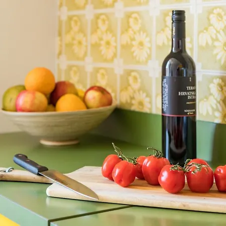 Quirky Arena With Parking *