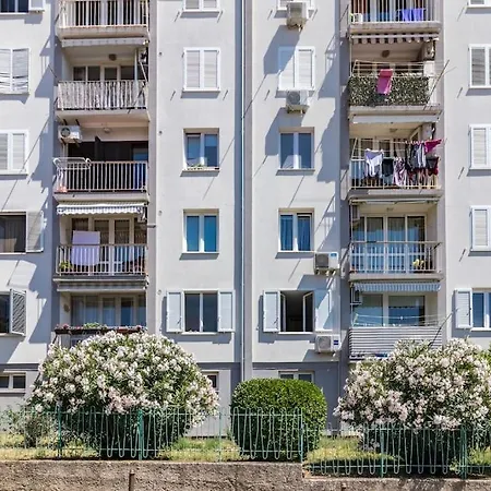 Quirky Arena With Parking Apartament *